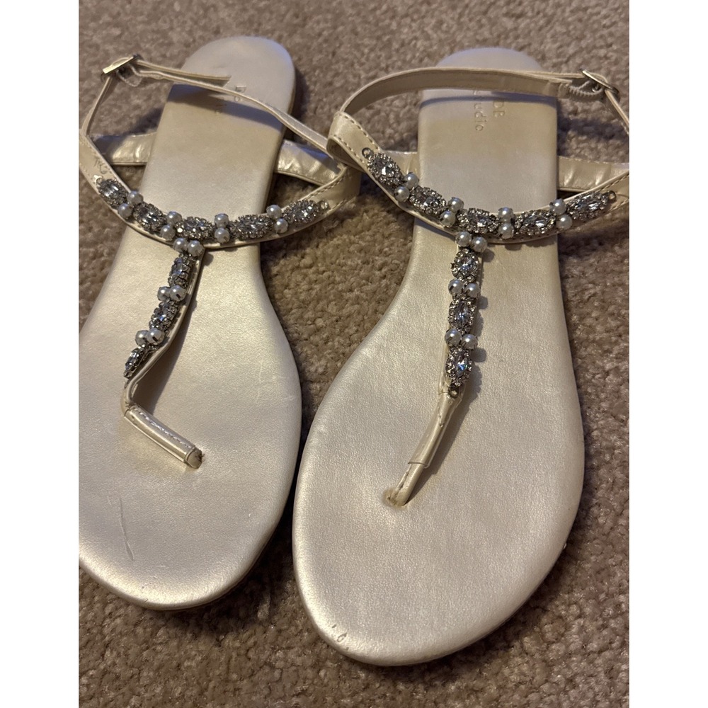 DB Studio Womens Ivory Crystal Pearl Embellished Flat Thong Sandals Sz 8